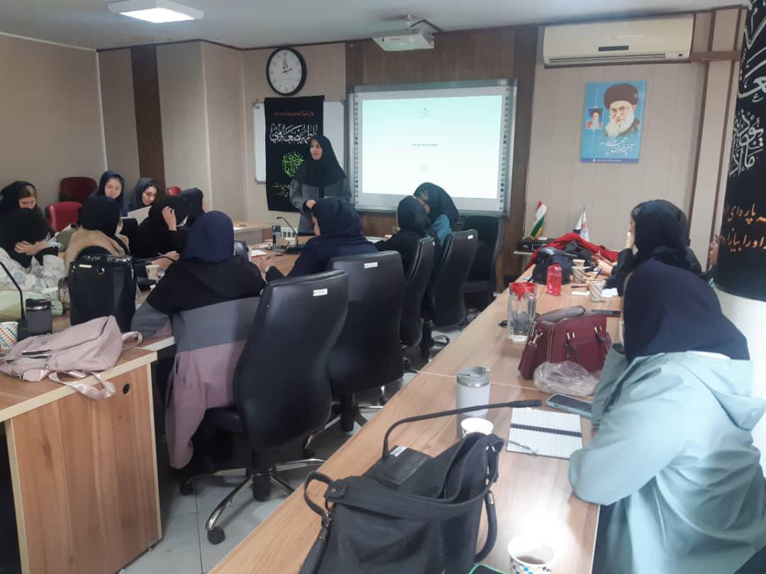 برگزاری جلسه خطر سنجی برای مراقبین سلامت مرکز بهداشت شمال غرب 2 دانشگاه علوم پزشکی ایران توسط خانم دکتر عبد الحسینی مدیر واحد بیماری های غیر واگیر 